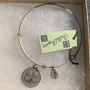 [SOLD] BELLA RYANN Four Leaf Clover Bangle Charm
